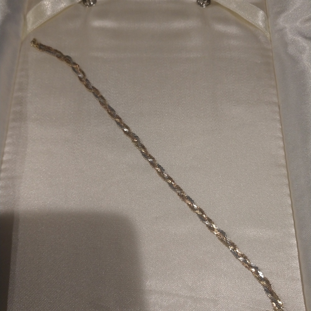 14K WHITE, ROSE, AND YELLOW GOLD BRACELET.